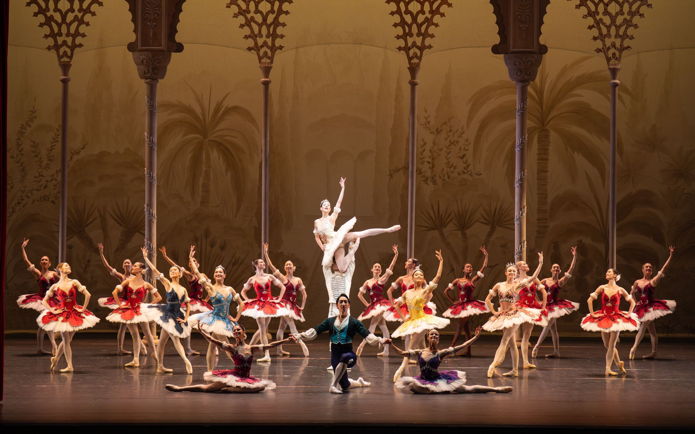 Maia Makhateli, Young Gyu Choi and ensemble in Rachel Beaujean's <i>Paquita</i> © Altin Kaftira
