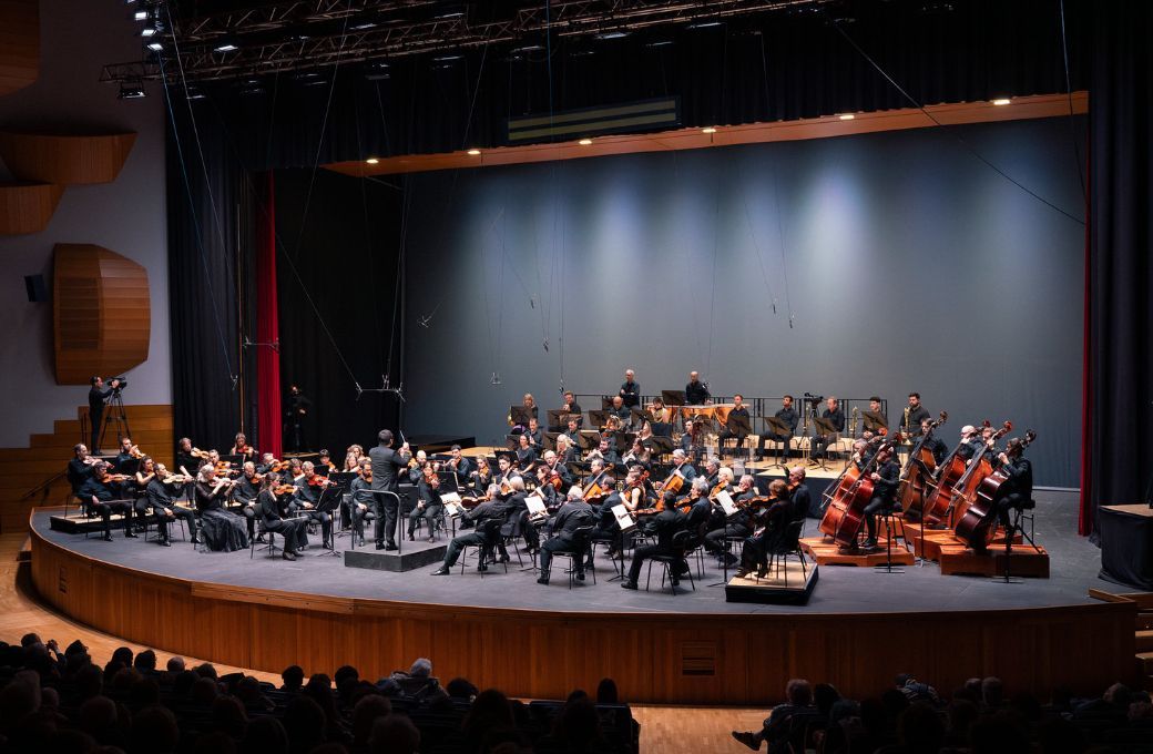 Hankyeol Yoon al frente de la Orquesta Sinfónica de Galicia © Orquesta Sinfónica de Galicia