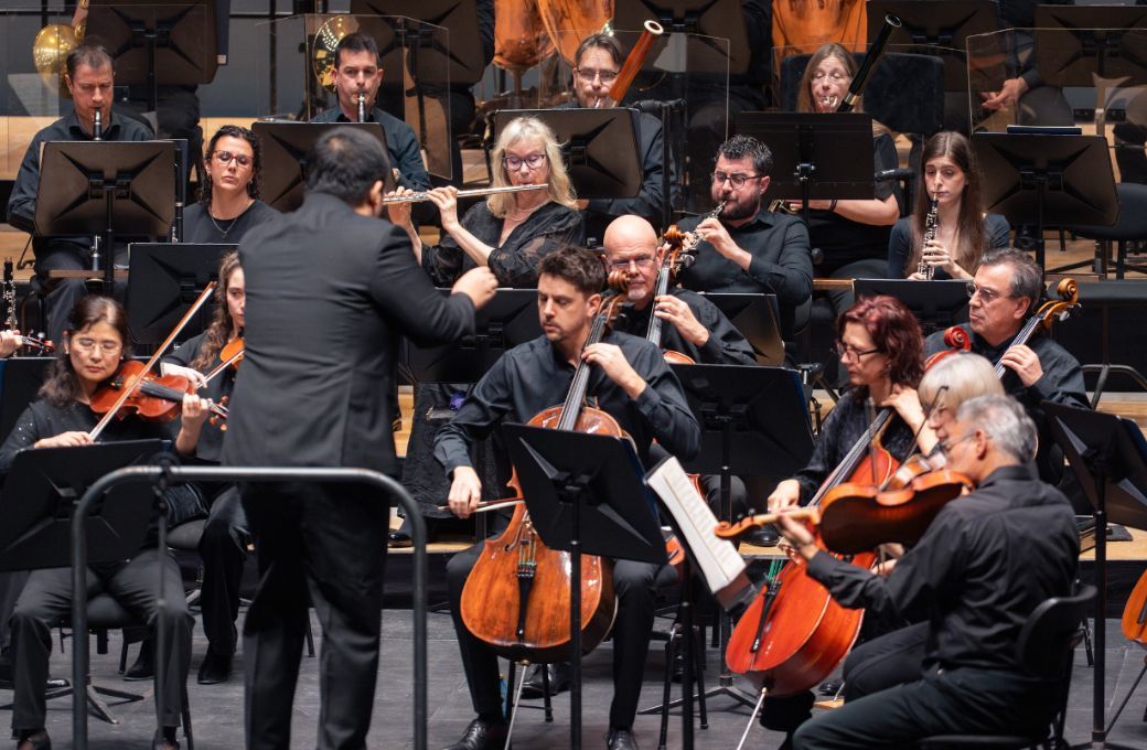 Hankyeol Yoon al frente de la OSG © Orquesta Sinfónica de Galicia