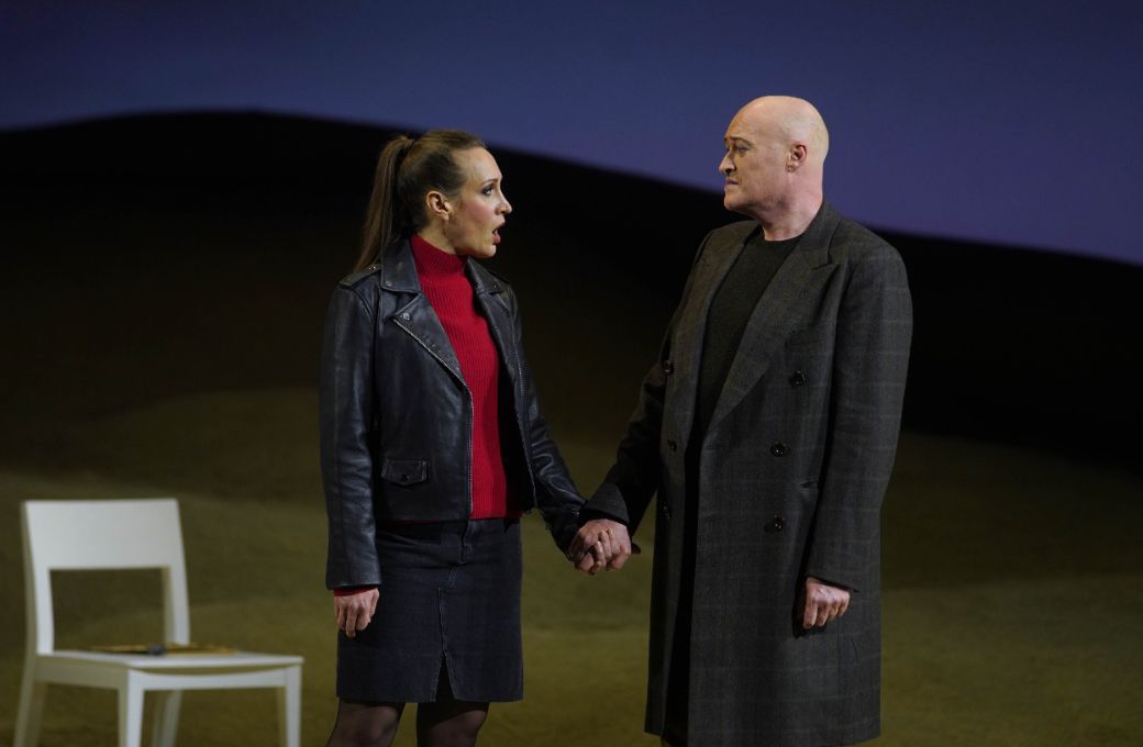 Brenda Rae (Petra) y José Antonio López (Stockmann) © Javier del Real | Teatro Real
