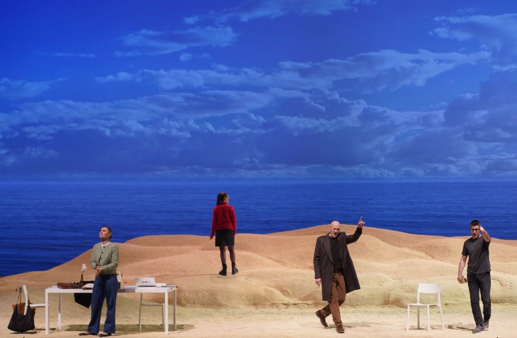 Marta Fontanals-Simmons (Marta), Brenda Rae (Petra), Jos&eacute; Antonio L&oacute;pez (Doctor), Isaac Gal&aacute;n &copy; Javier del Real | Teatro Real