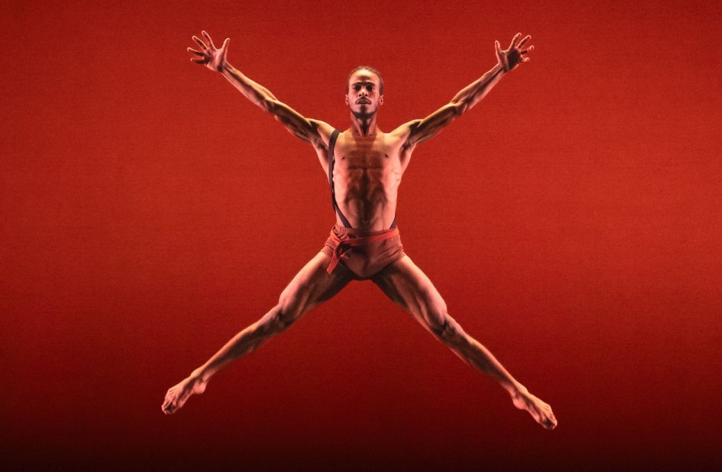 Esven Gonz&aacute;lez in Martha Graham's <i>Dark Meadow Suite</i> &copy; Steven Pisano