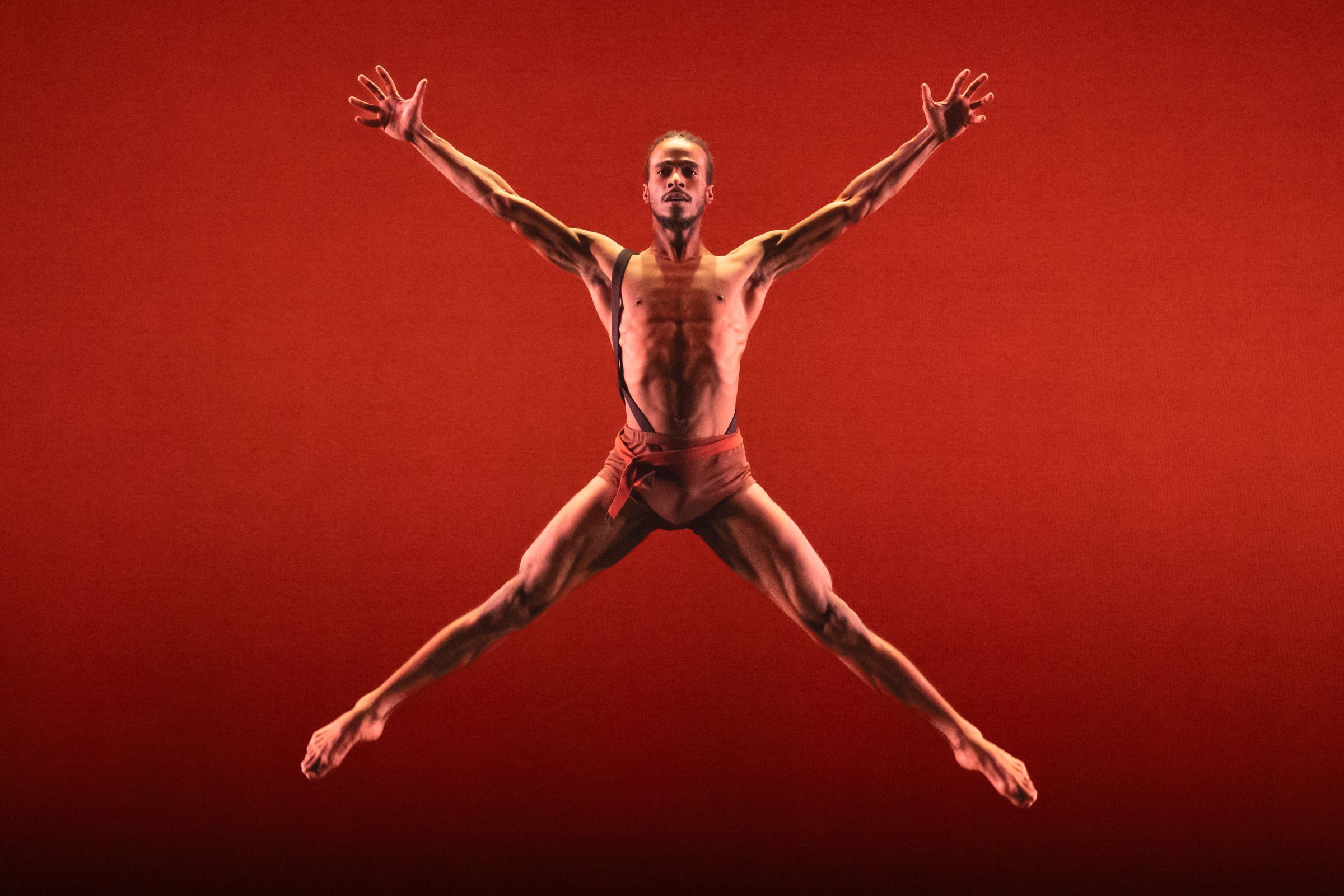 Esven Gonzalez in Martha Graham's <i>Dark Meadow Suite</i>, Malpaso Dance © Steven Pisano