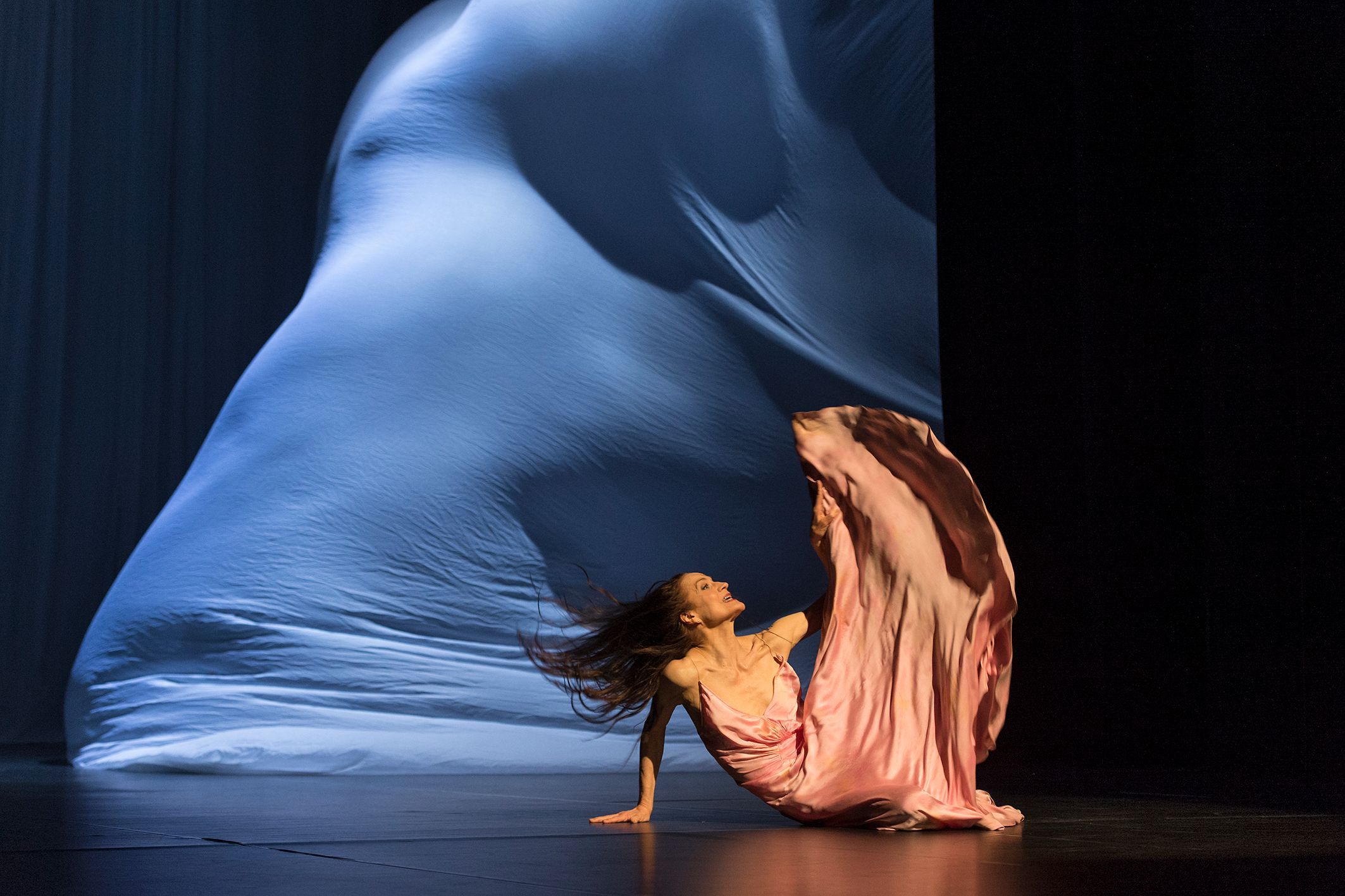 <i>Sweet Mambo</i> by Pina Bausch for Tanztheater Wuppertal © Karl-Heinz Krauskopf