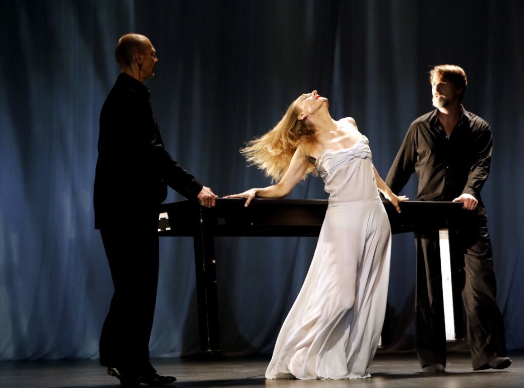<i>Sweet Mambo</i> by Pina Bausch for Tanztheater Wuppertal © Ursula Kaufmann