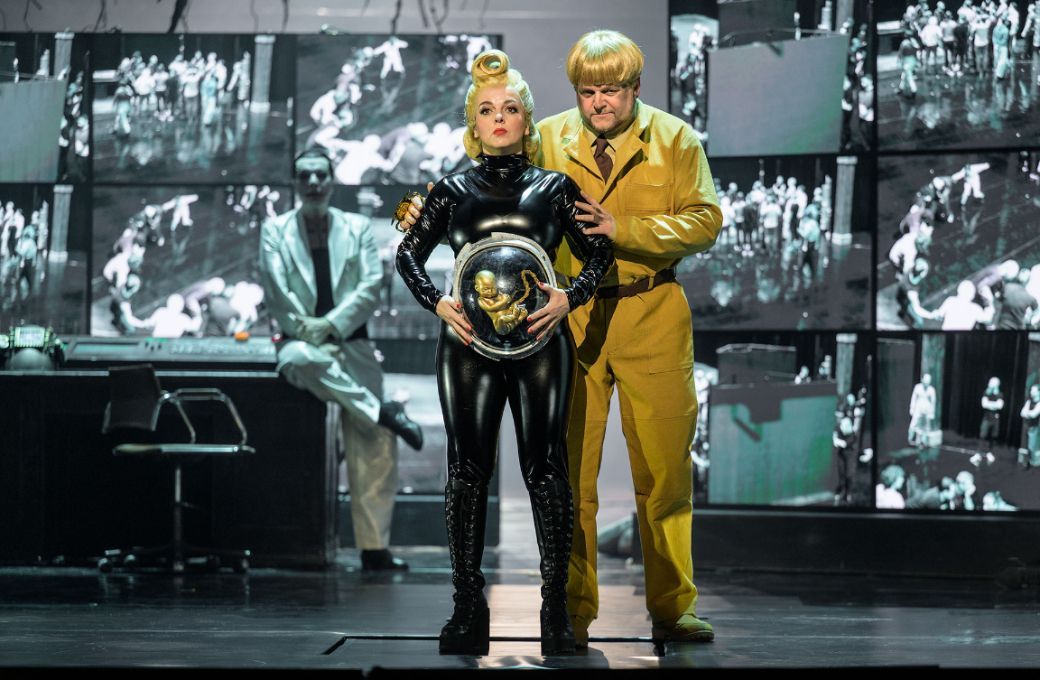 Jana Sibera (Woglinde) and Joachim Goltz (Alberich) &copy; Petr Neubert