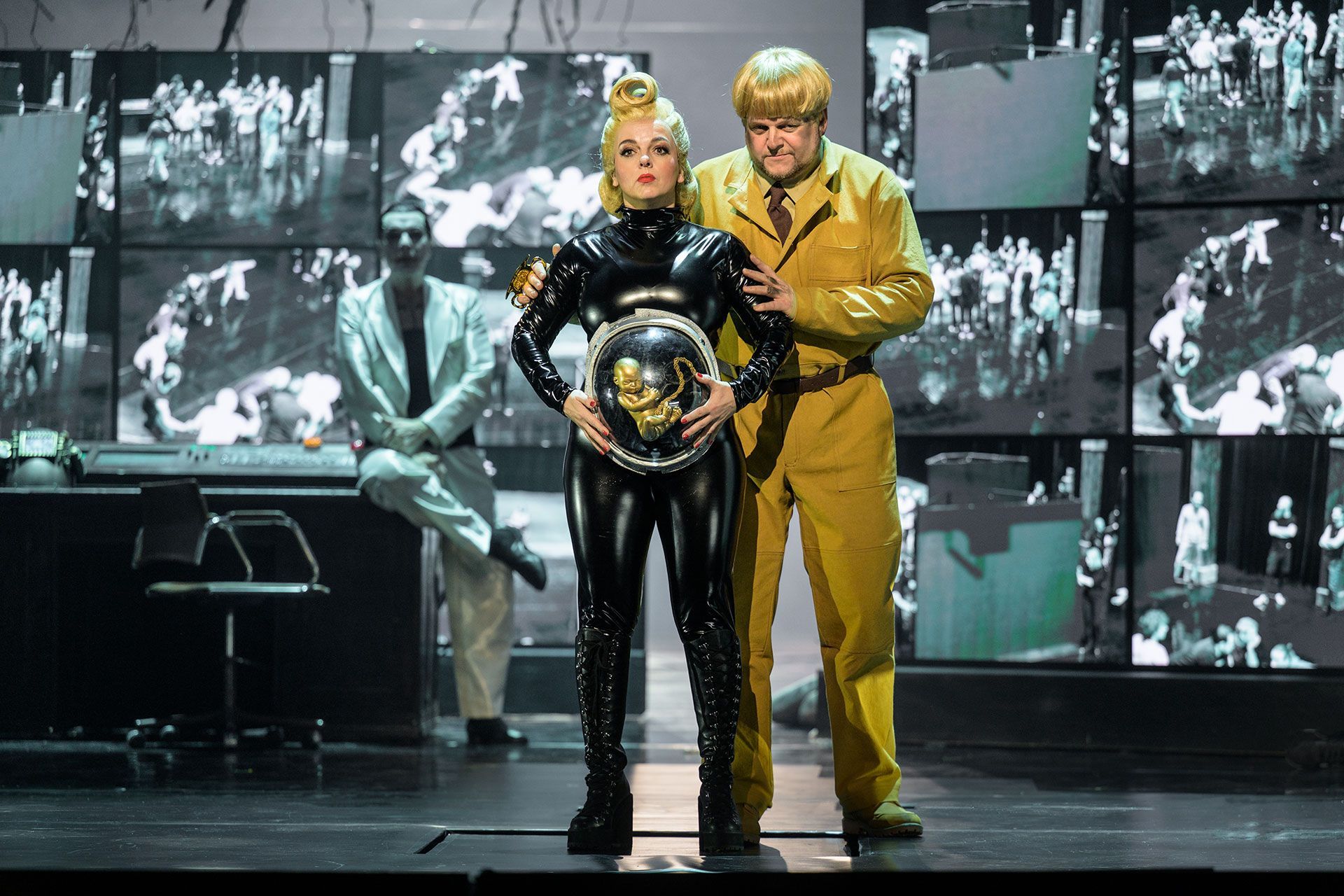 Jana Sibera (Woglinde) and Joachim Goltz (Alberich) &copy; Petr Neubert