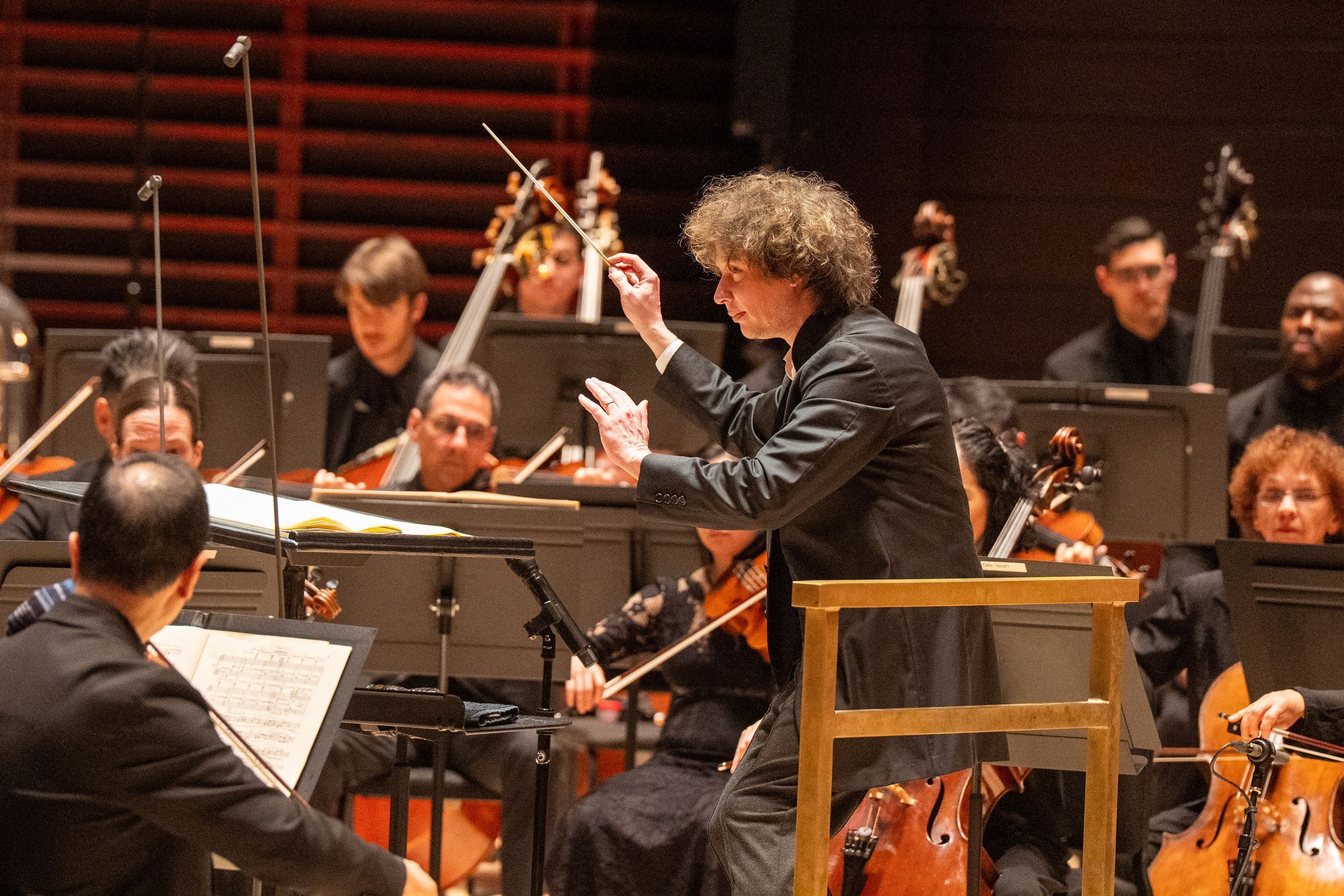 Santtu-Matias Rouvali conducts the Philadelphia Orchestra &copy; Jessica Griffin