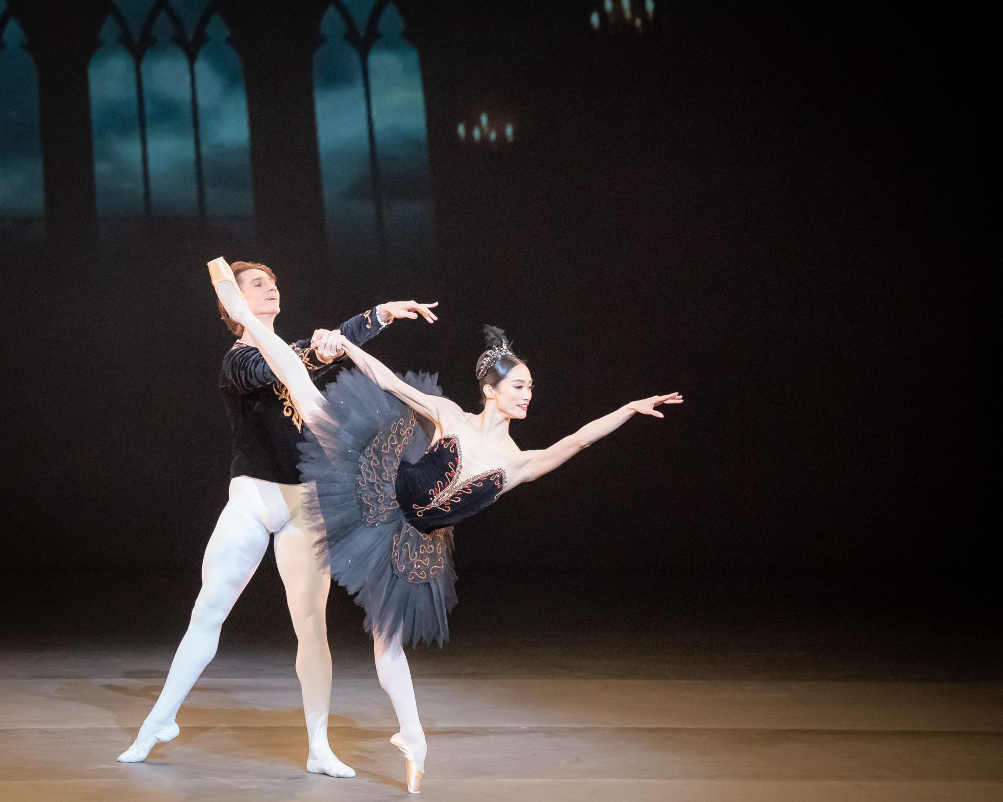 Vadim Muntagirov and Fumi Kaneko in <i>Black Swan pas de deux</i> &copy; Jack Devant