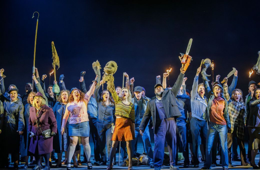 The cast and Chorus of Opera North &copy; James Glossop