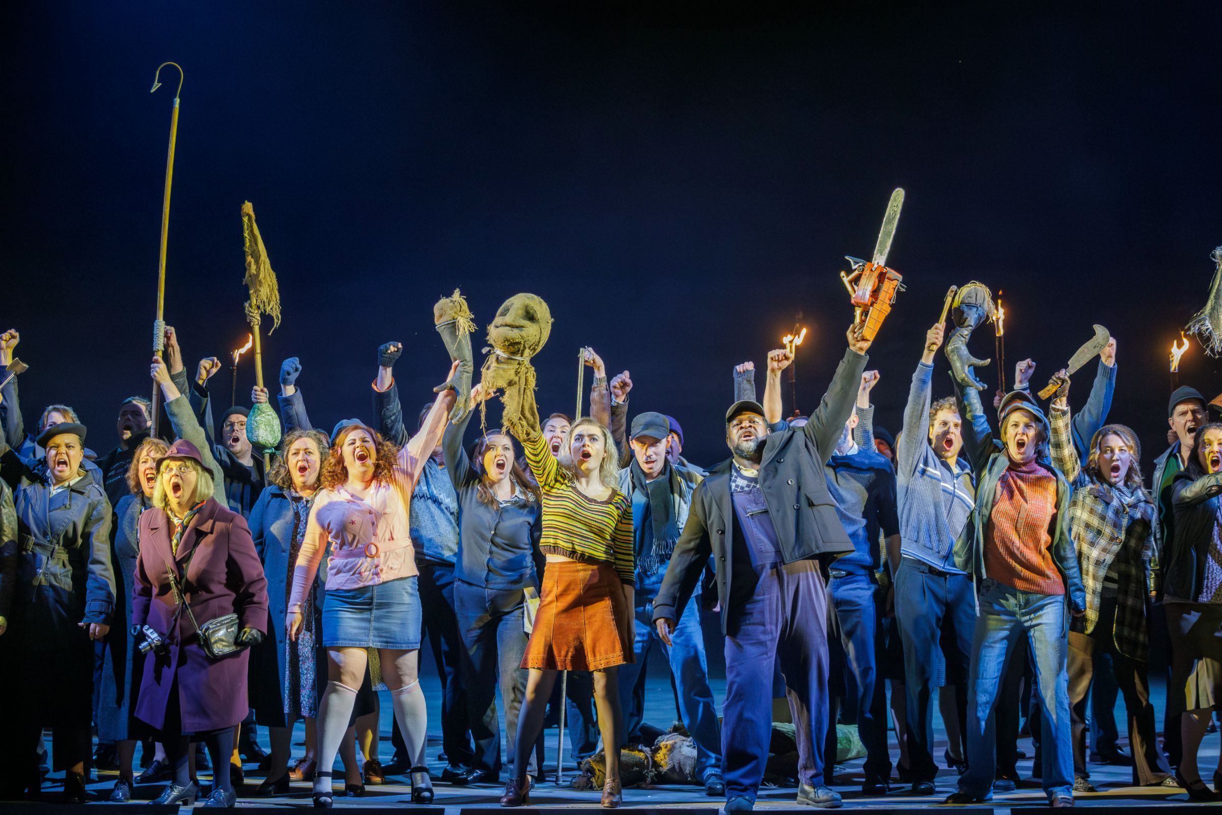 The cast and Chorus of Opera North &copy; James Glossop