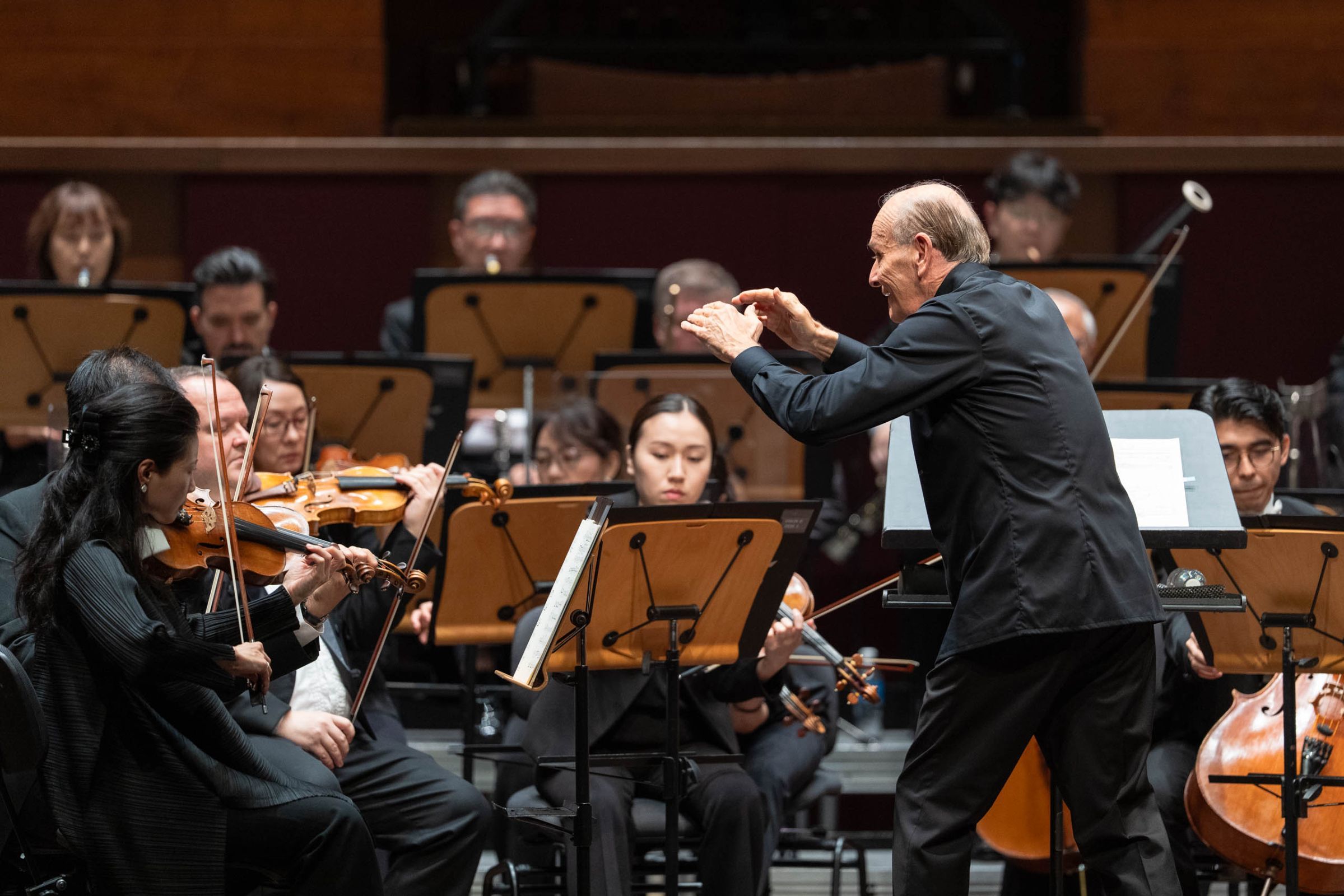 Gábor Takács-Nagy conducts the Singapore Symphony Orchestra &copy; Yoricko Liu | Singapore Symphony Orchestra