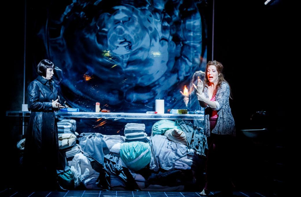 Lindsay Ammann (Nurse) and Lise Lindstrom (The Dyer's Wife) © Krzysztof Bieliński