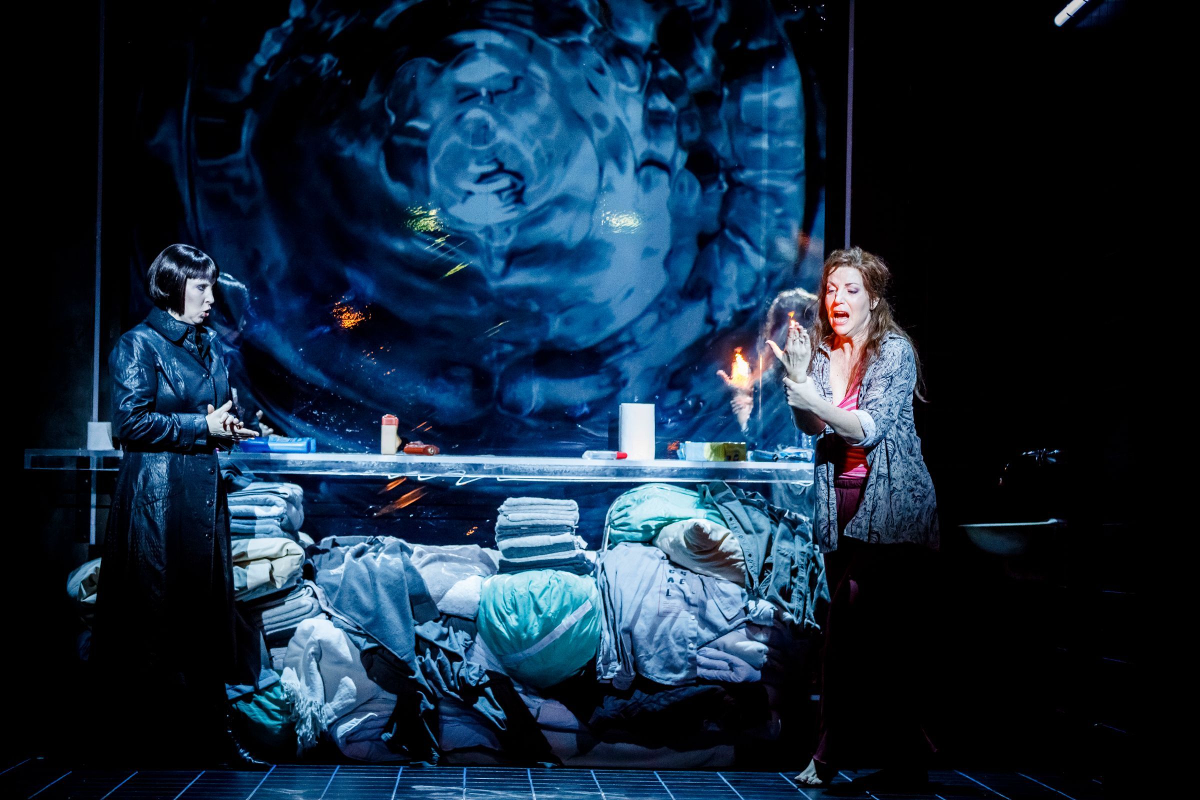 Lindsay Ammann (Nurse) and Lise Lindstrom (The Dyer's Wife) © Krzysztof Bieliński