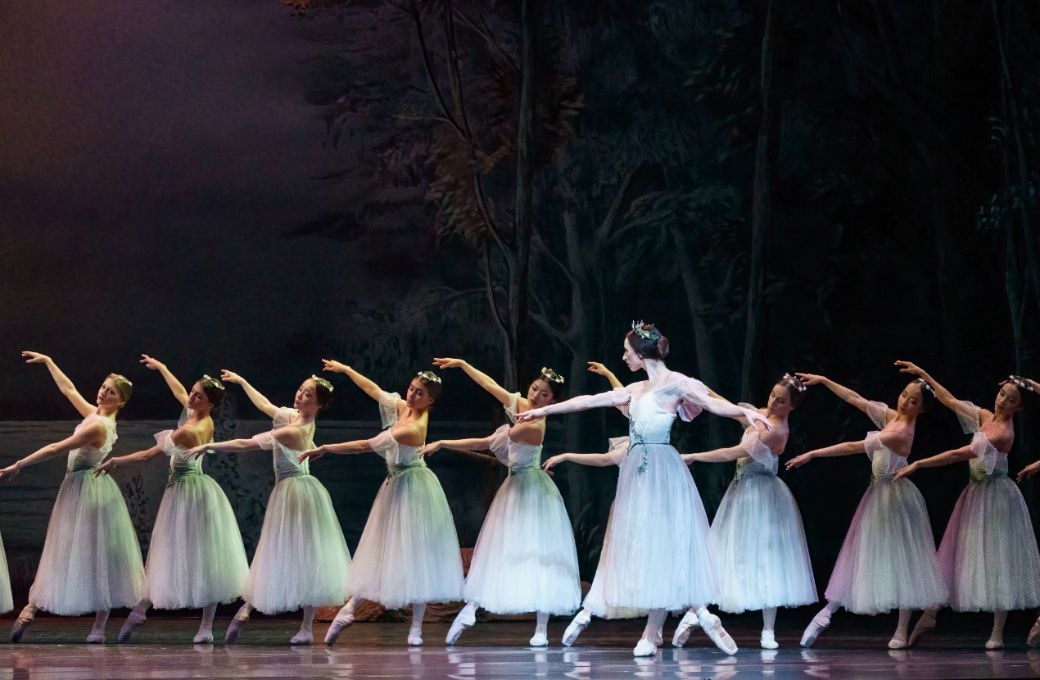 Atlanta Ballet in Act 2 of Gennadi Nedvigin's <i>Giselle</i> &copy; Kim Kenney