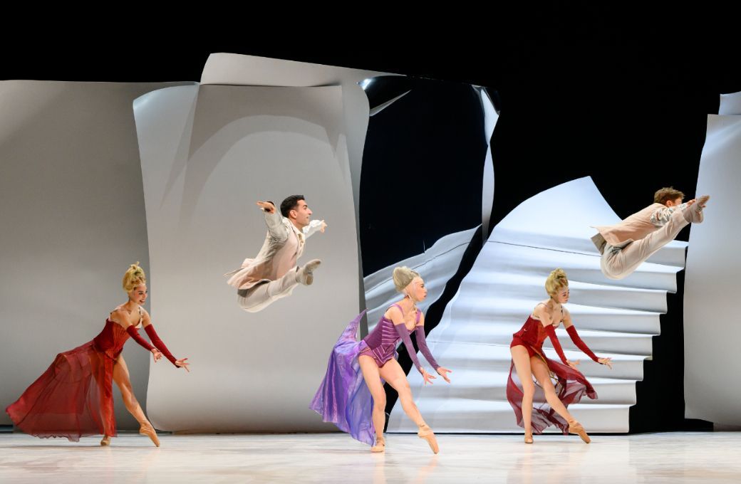 Les Ballets de Monte-Carlo in Jean-Christophe Maillot's <i>Cendrillon</i> © Alice Blangero