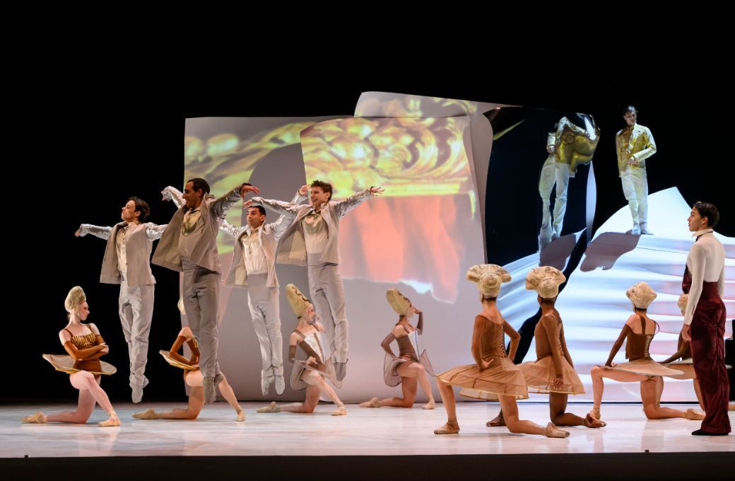 Les Ballets de Monte-Carlo in Jean-Christophe Maillot's <i>Cendrillon</i> © Alice Blangero