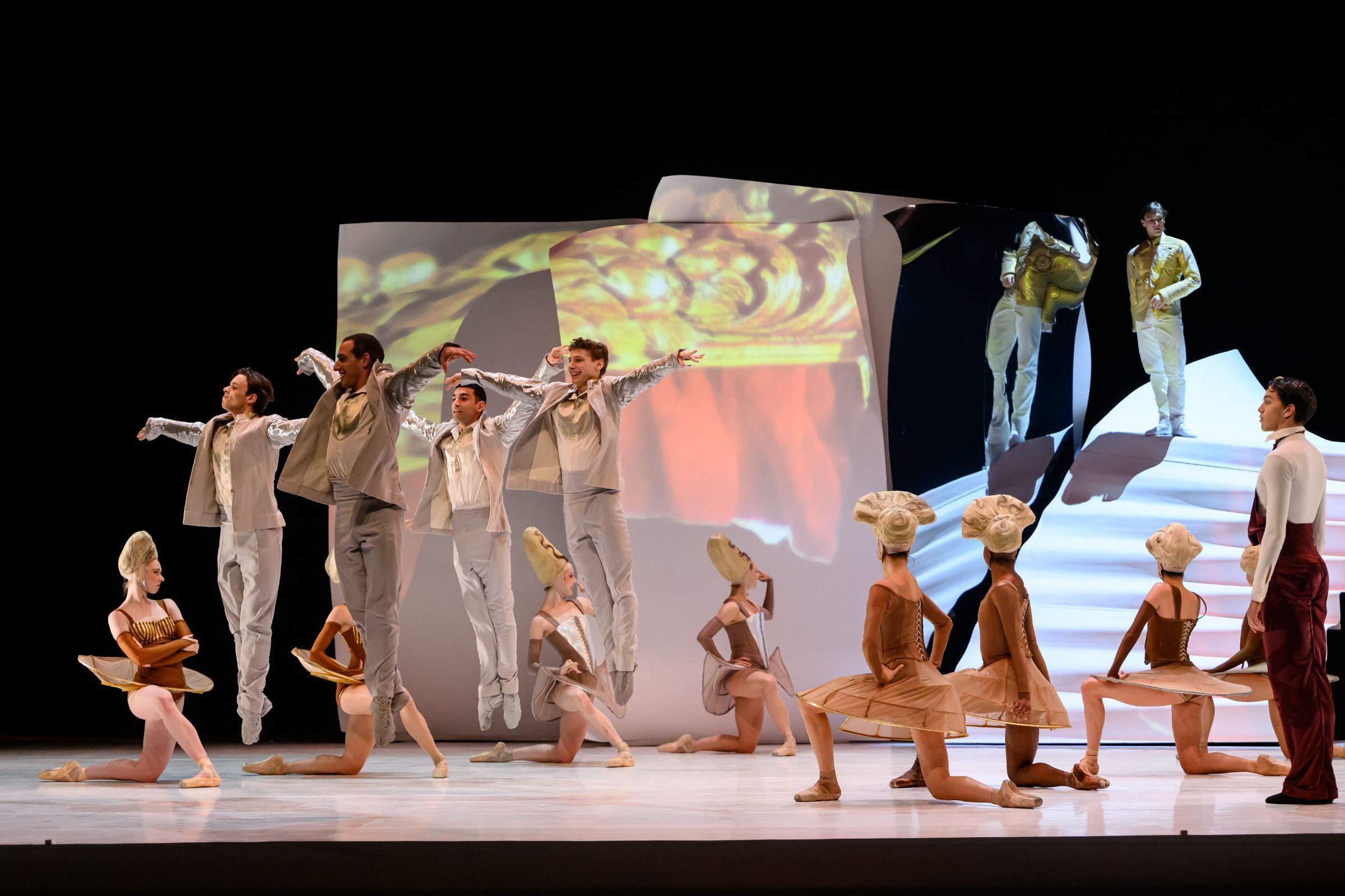 Les Ballets de Monte-Carlo in Jean-Christophe Maillot's <i>Cendrillon</i> © Alice Blangero