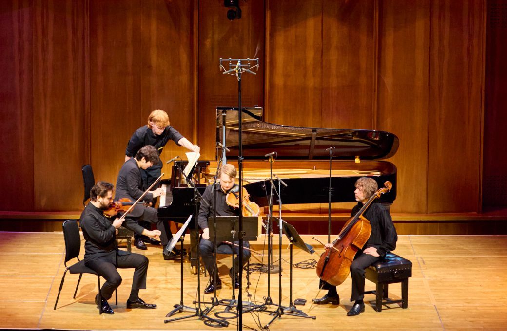 Seong-Jin Cho and members of the LSO &copy; Kevin Leighton