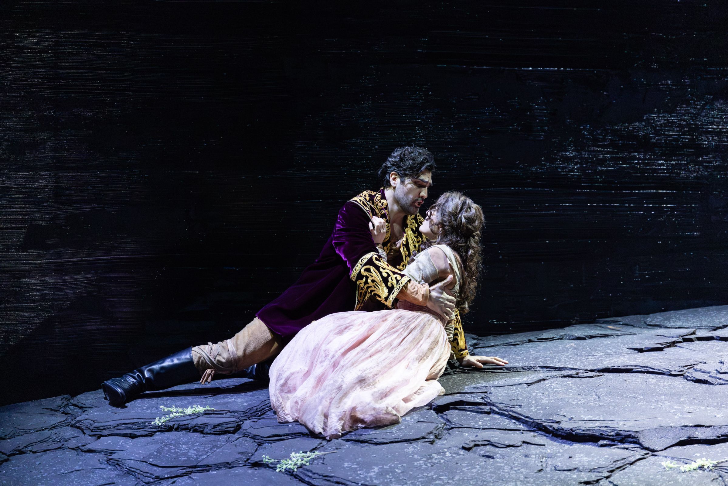 Olga Kulchynska (Marguerite) und Jonathan Tetelman (Faust) &copy; Geoffroy Schied