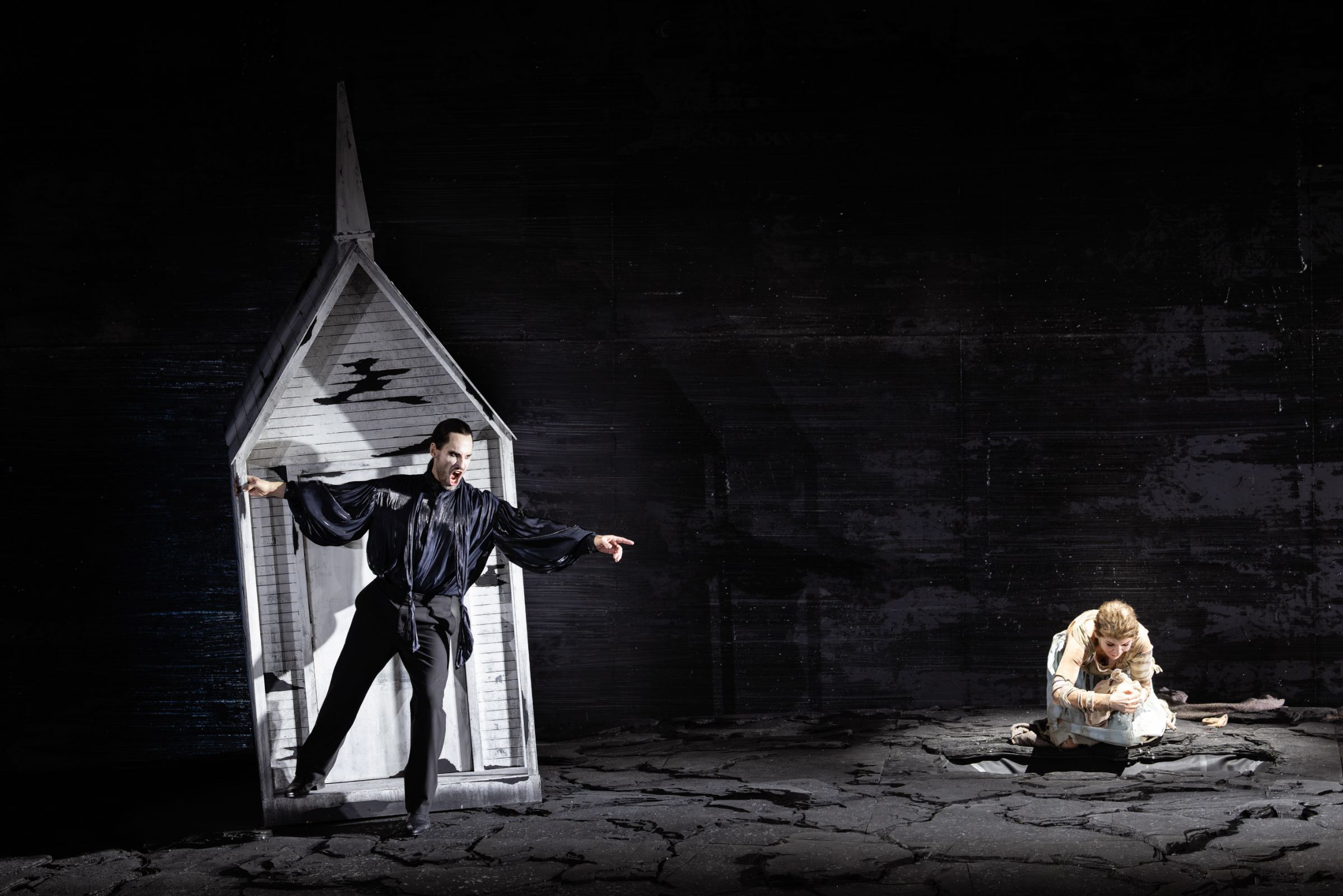 Kyle Ketelsen (Méphistophélès) und Olga Kulchynska (Marguerite) &copy; Geoffroy Schied