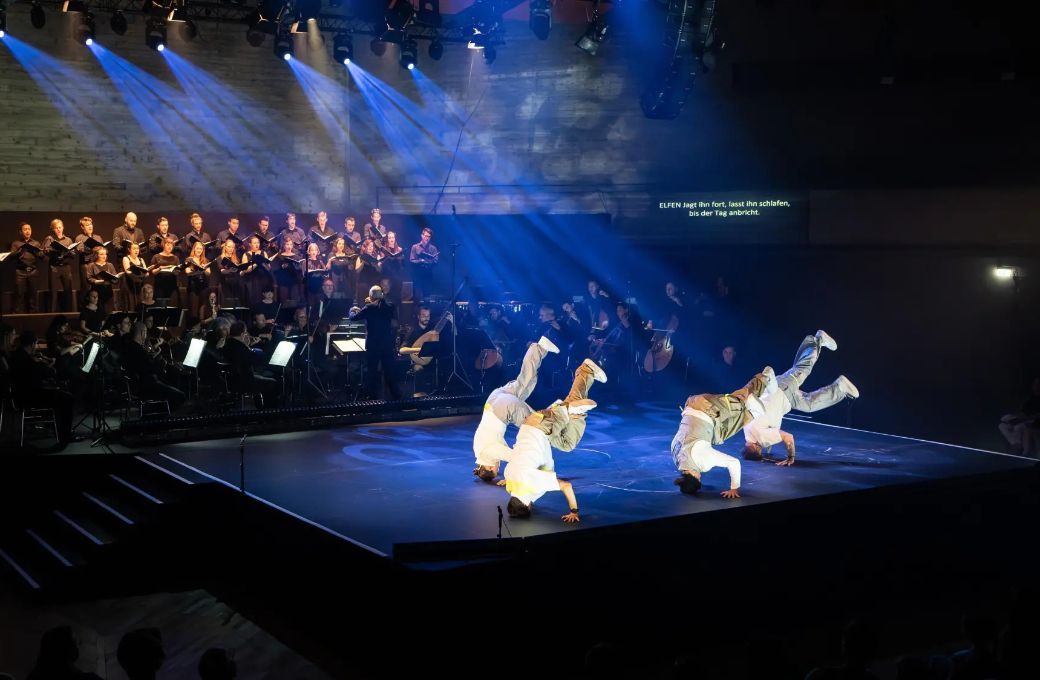 Dance troupe Flying Steps with Georgian Chamber Orchestra Ingolstadt in <i>The Fairy Queen</i> © Audi AG