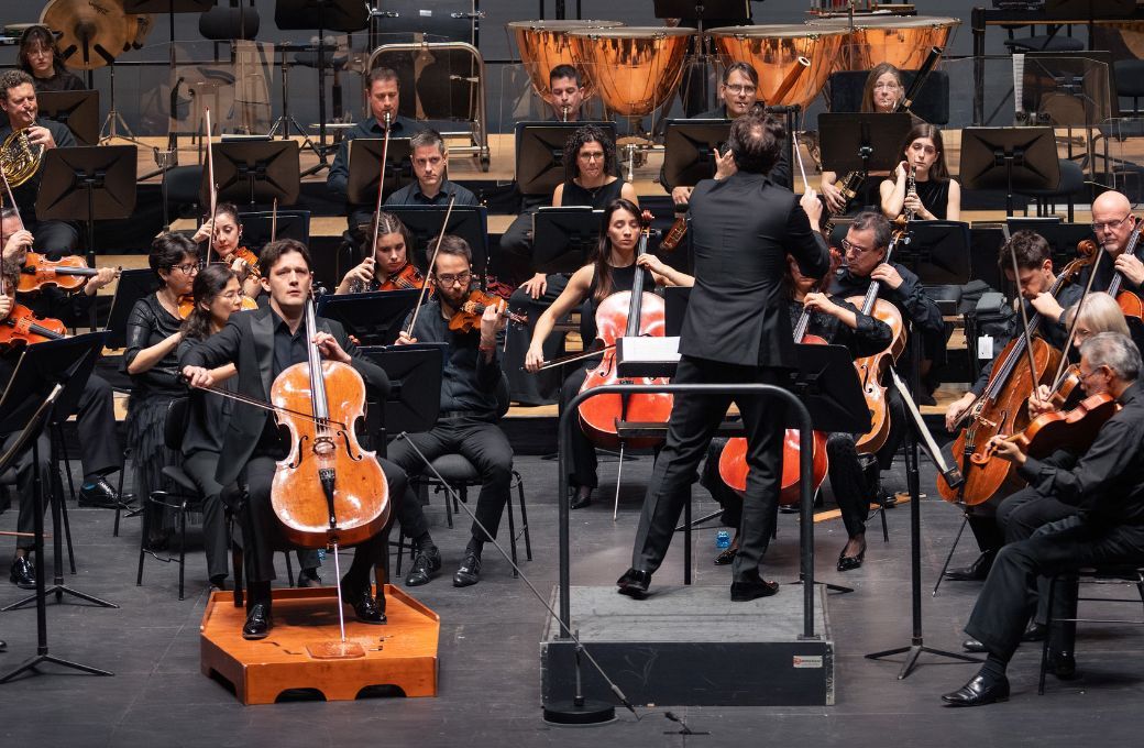Maximilian Hornung junto a la OSG bajo la direcci&oacute;n de Case Scaglione &copy; Orquesta Sinf&oacute;nica de Galicia