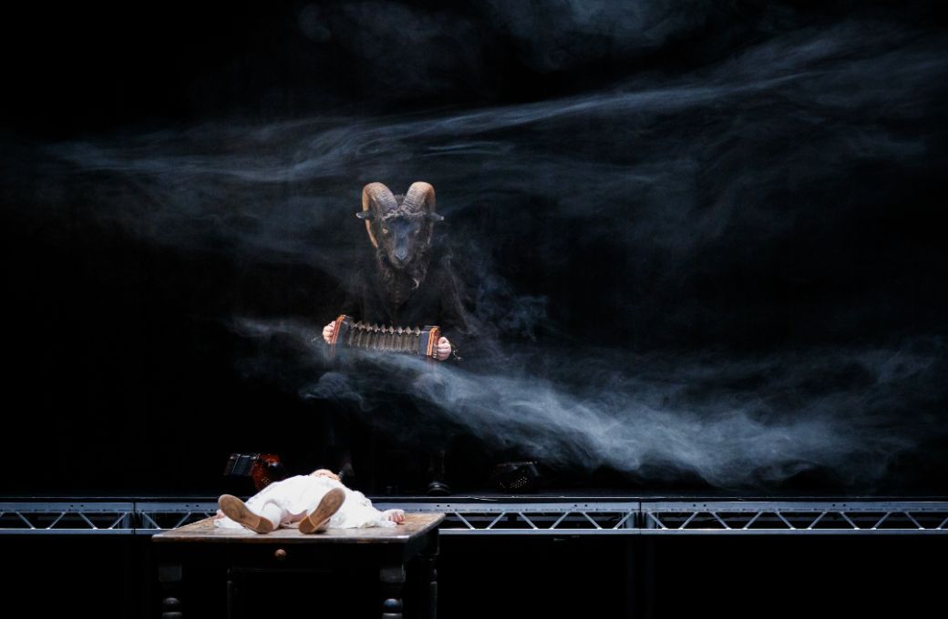 Michael Keegan-Dolan's <i>M&aacute;m</i> for Teaċ Daṁsa &copy; Ros Kavanagh