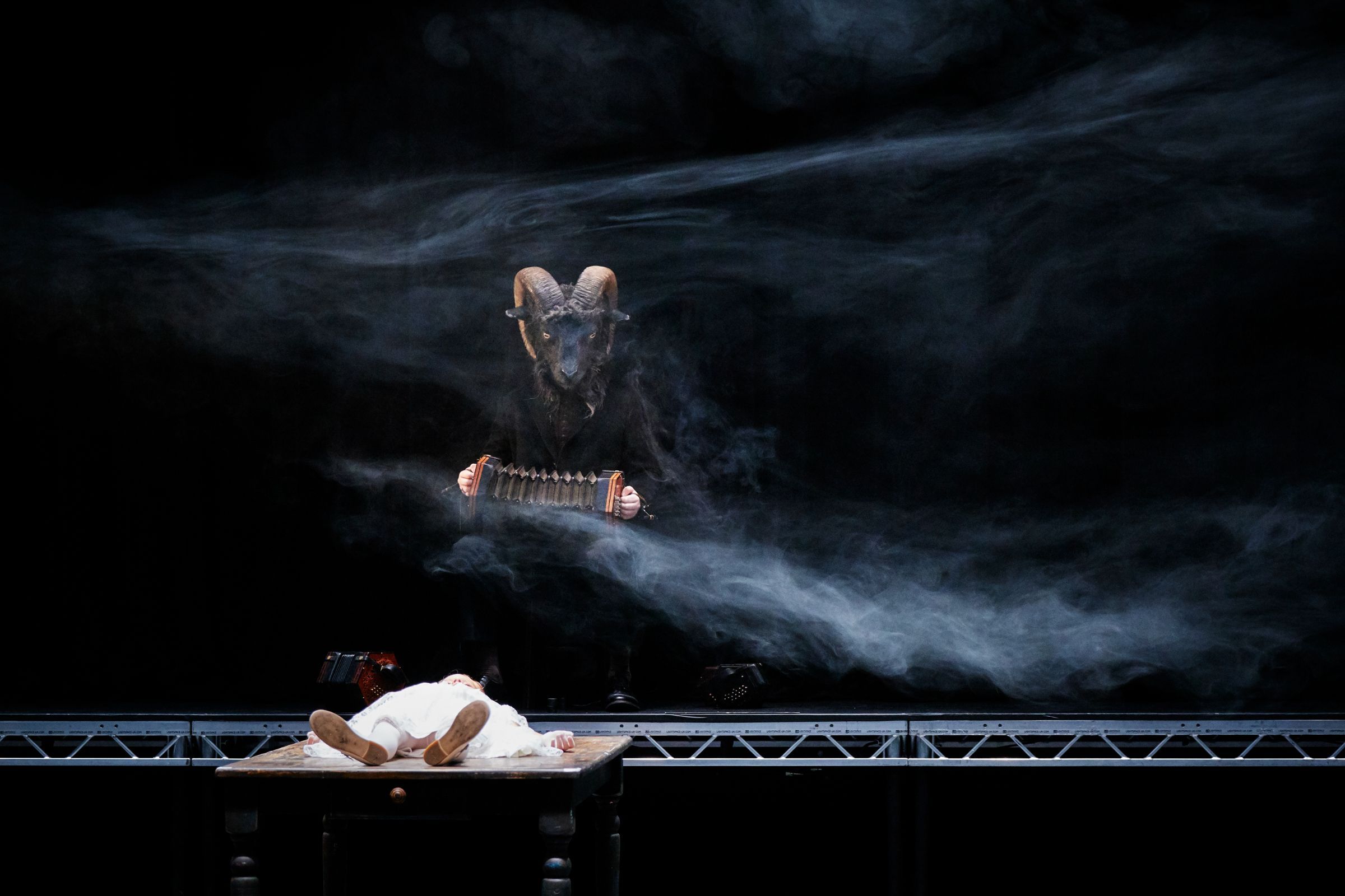Michael Keegan-Dolan's <i>Mám</i> for Teaċ Daṁsa &copy; Ros Kavanagh
