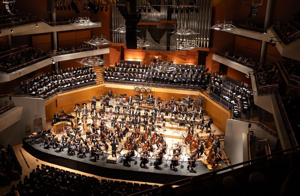 The Hall&eacute; Choirs and The Hall&eacute; in Bridgewater Hall &copy; Sharyn Bellemakers | The Hall&eacute;