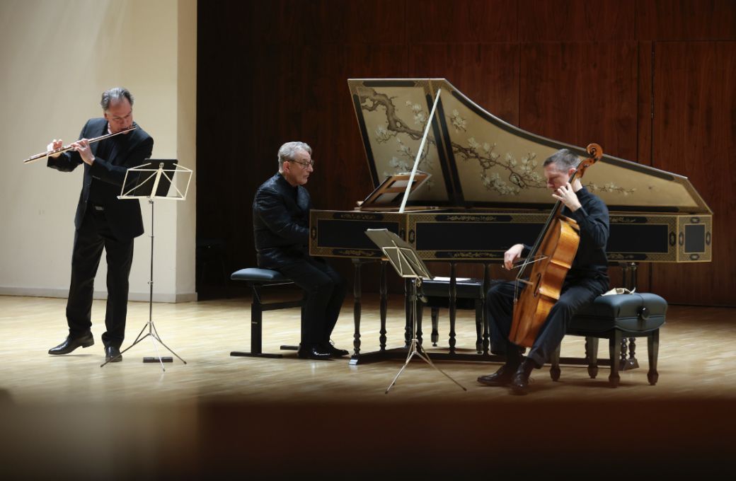 Emmanuel Pahud (flauta), Trevor Pinnock (clave), Jonathan Manson (chelo) &copy; Elvira Meg&iacute;as | Centro Nacional de Difusi&oacute;n Musical (CNDM)
