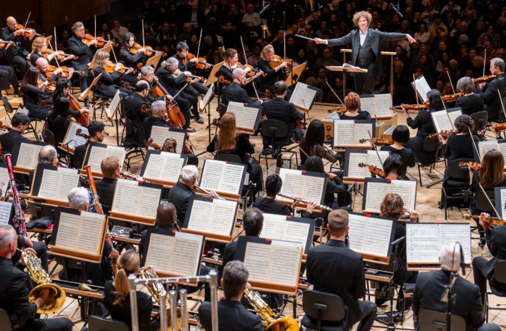 Santtu-Matias Rouvali conducts the New York Philharmonic &copy; Chris Lee