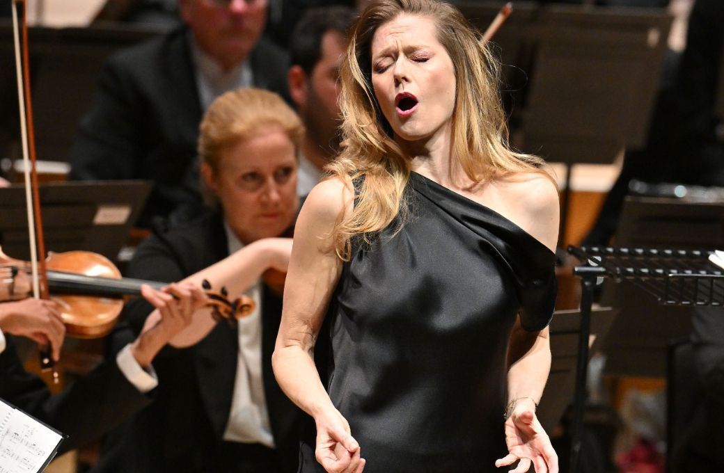 Barbara Hannigan sings with the LSO &copy; LSO | Mark Allen