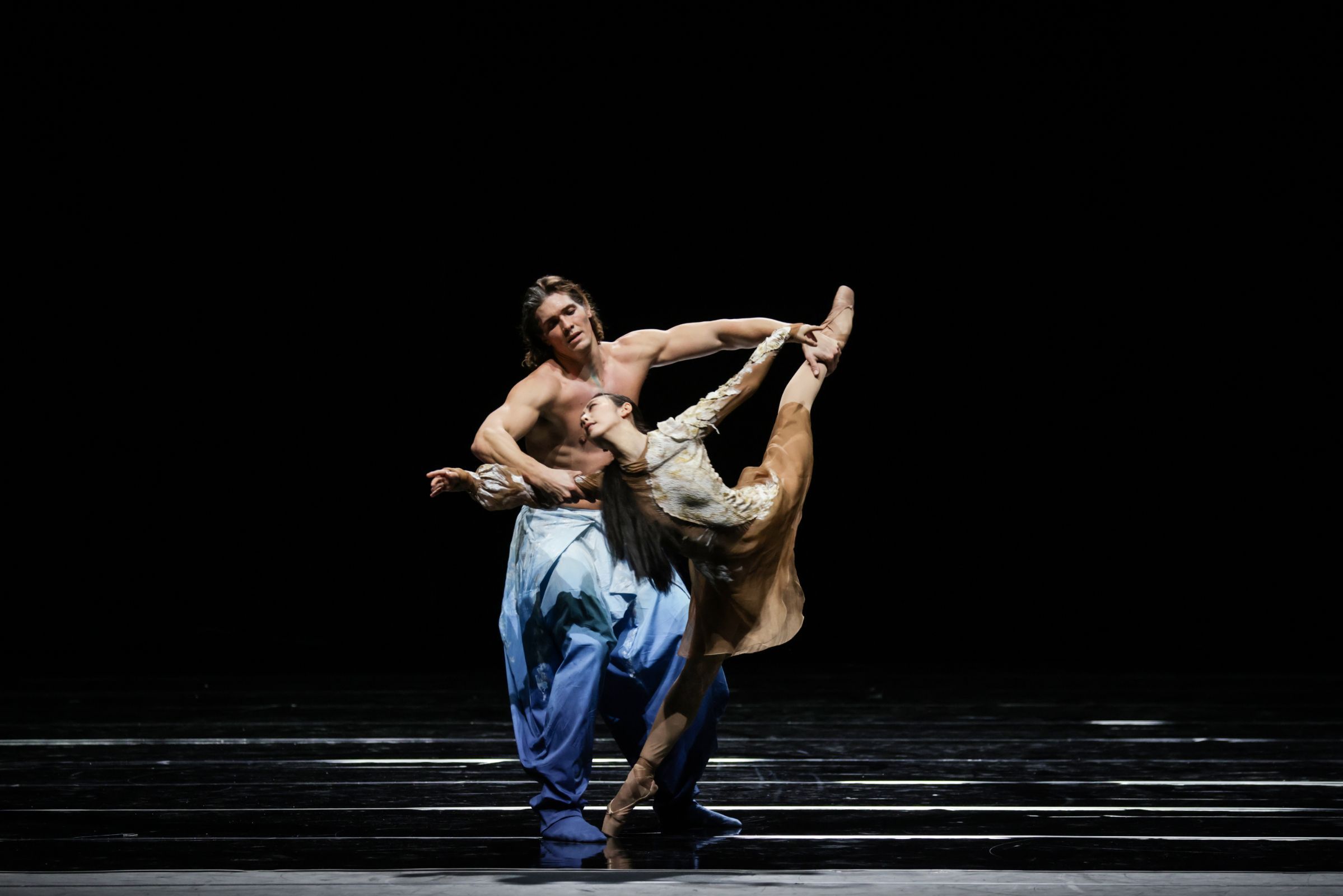 Florian Pohl and Xue Lin in Xie Xin’s <i>The Moon in the Ocean</i> &copy; Kiran West