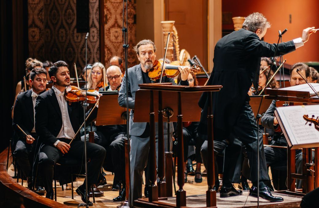 Christian Tetzlaff, Jonathan Nott and the Prague Radio Symphony Orchestra © Matěj Komár