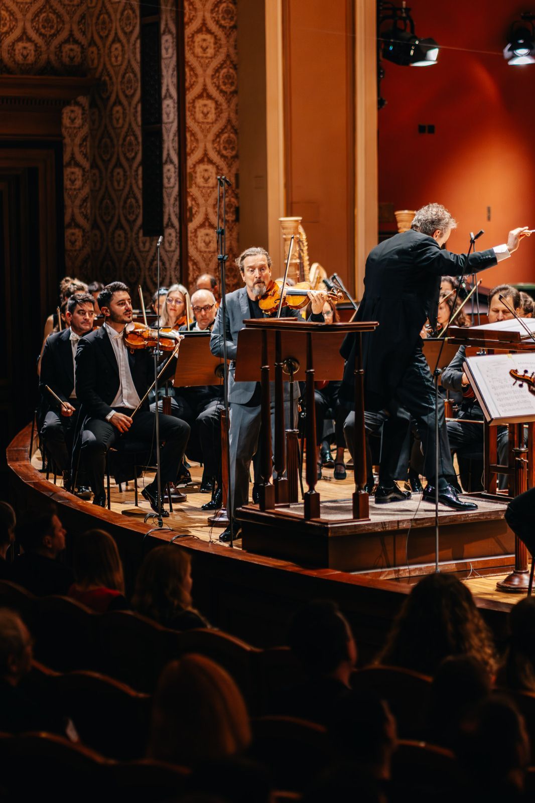 Christian Tetzlaff, Jonathan Nott and the Prague Radio Symphony Orchestra © Matěj Komár