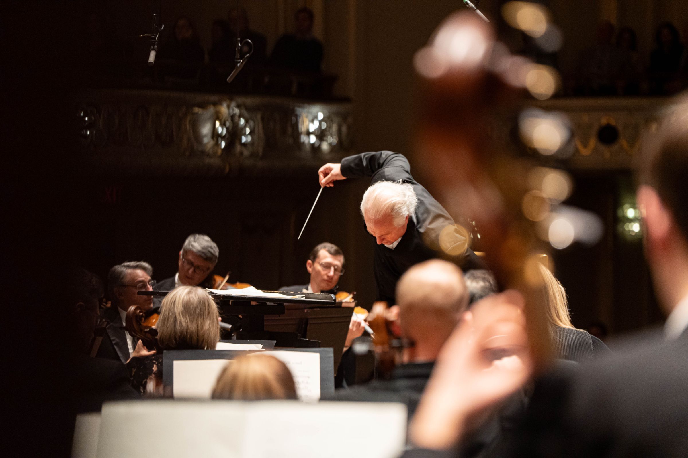 Manfred Honeck conducts the Pittsburgh Symphony Orchestra © Josh Milteer