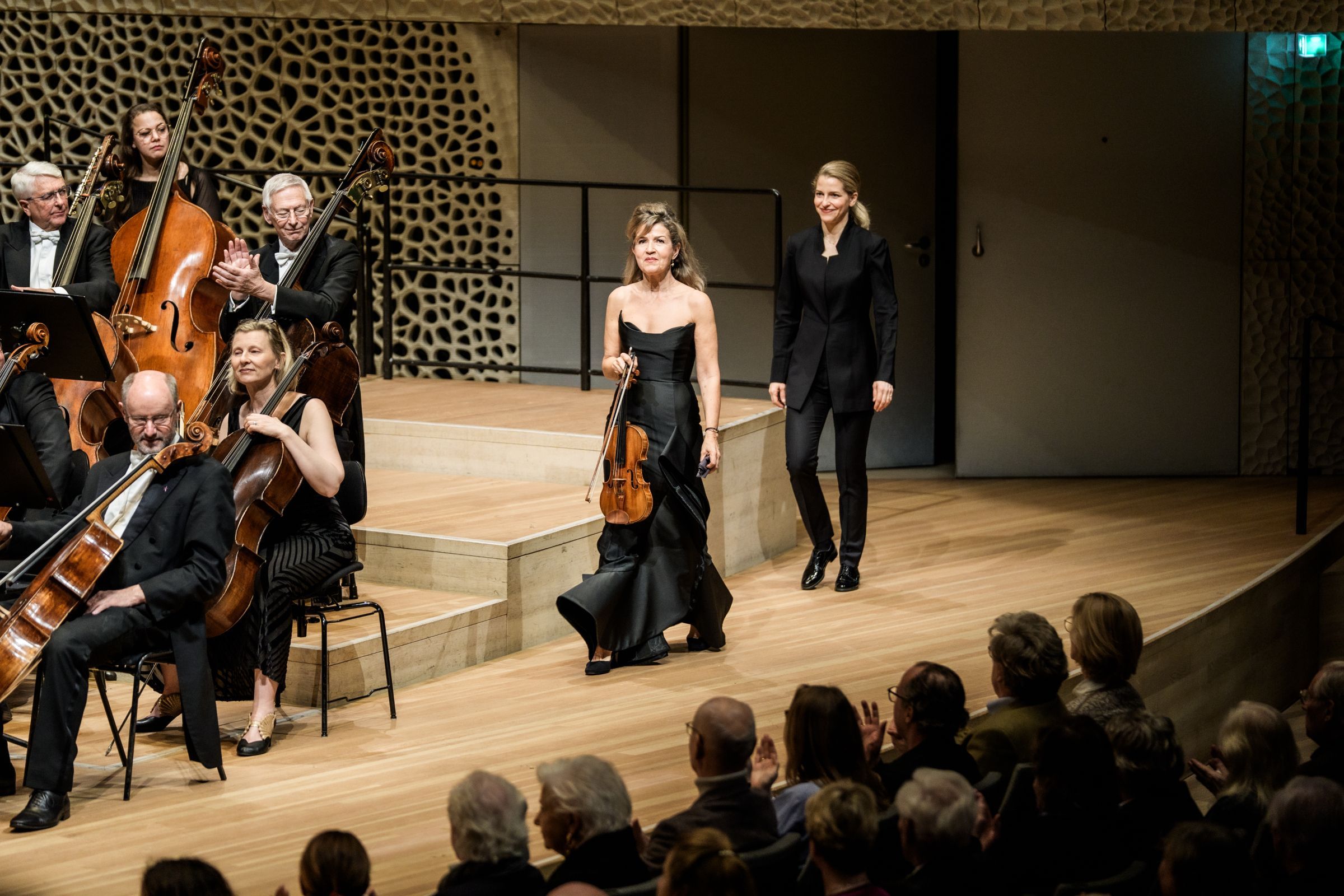 Anne-Sophie Mutter, Karina Canellakis and the London Philharmonic Orchestra &copy; Sebastian Madej