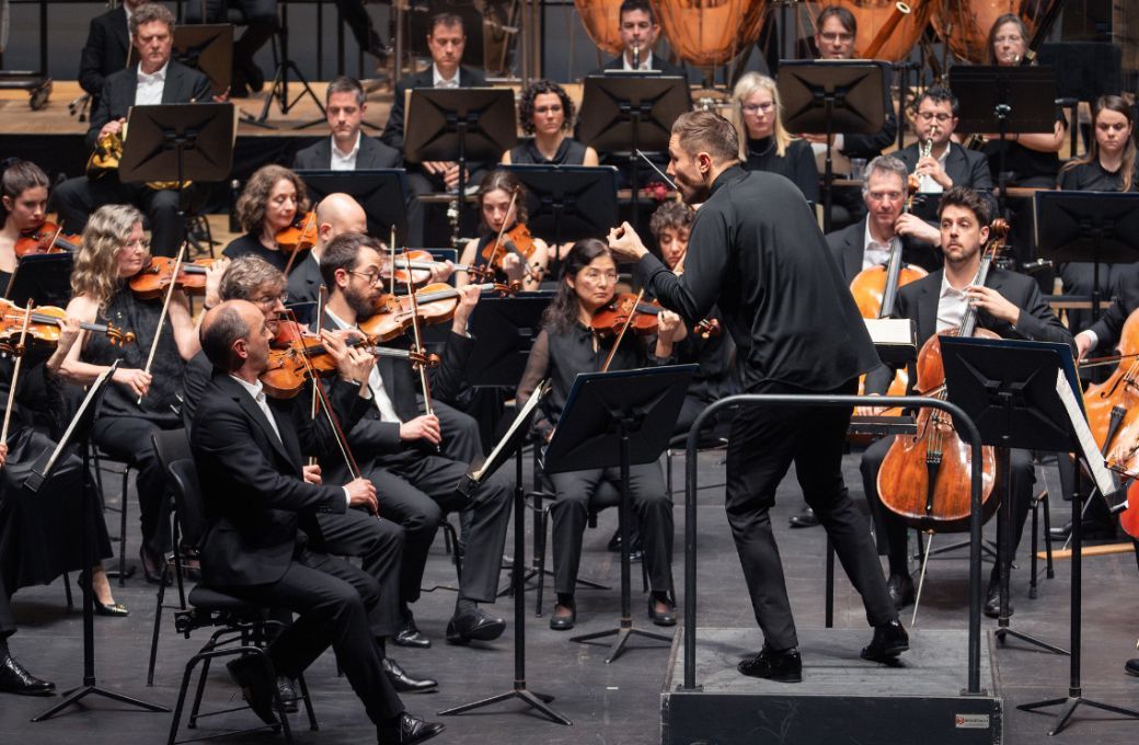 Roberto Gonz&aacute;lez-Monjas al frente de la Orquesta Sinf&oacute;nica de Galicia &copy; Orquesta Sinf&oacute;nica de Galicia