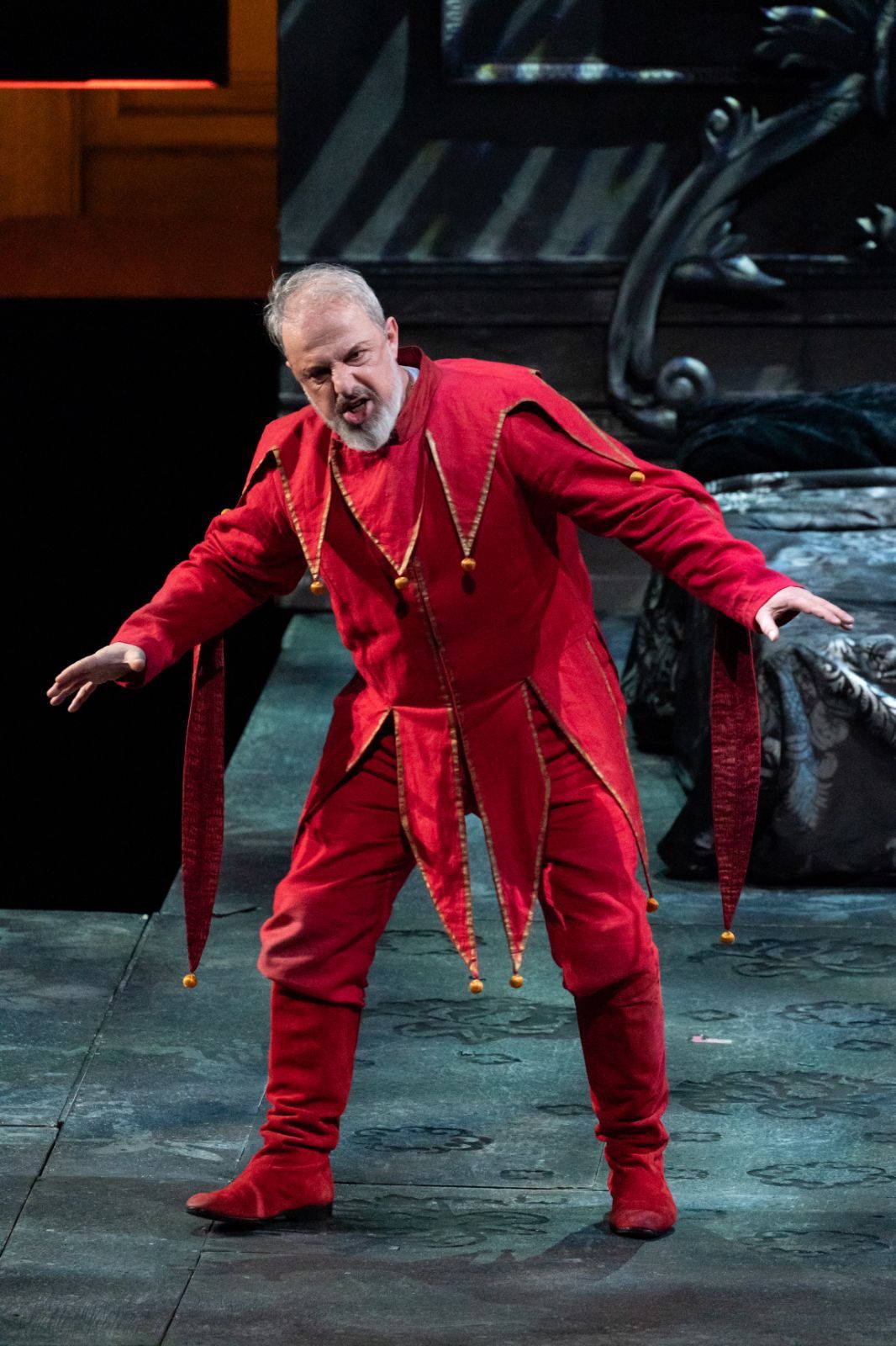Vladimir Stoyanov (Rigoletto) &copy; Rikimaru Hotta | New National Theatre, Tokyo