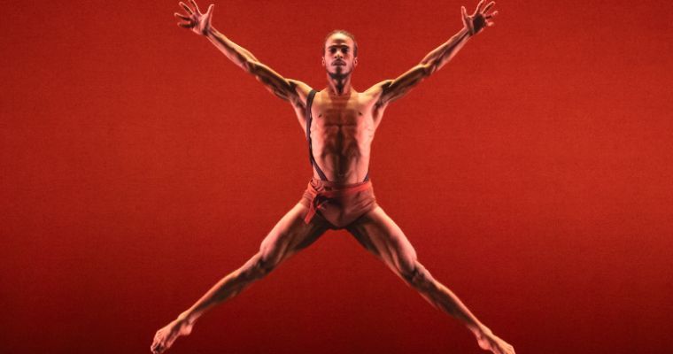 Esven Gonzalez in Martha Graham's <i>Dark Meadow Suite</i>, Malpaso Dance © Steven Pisano