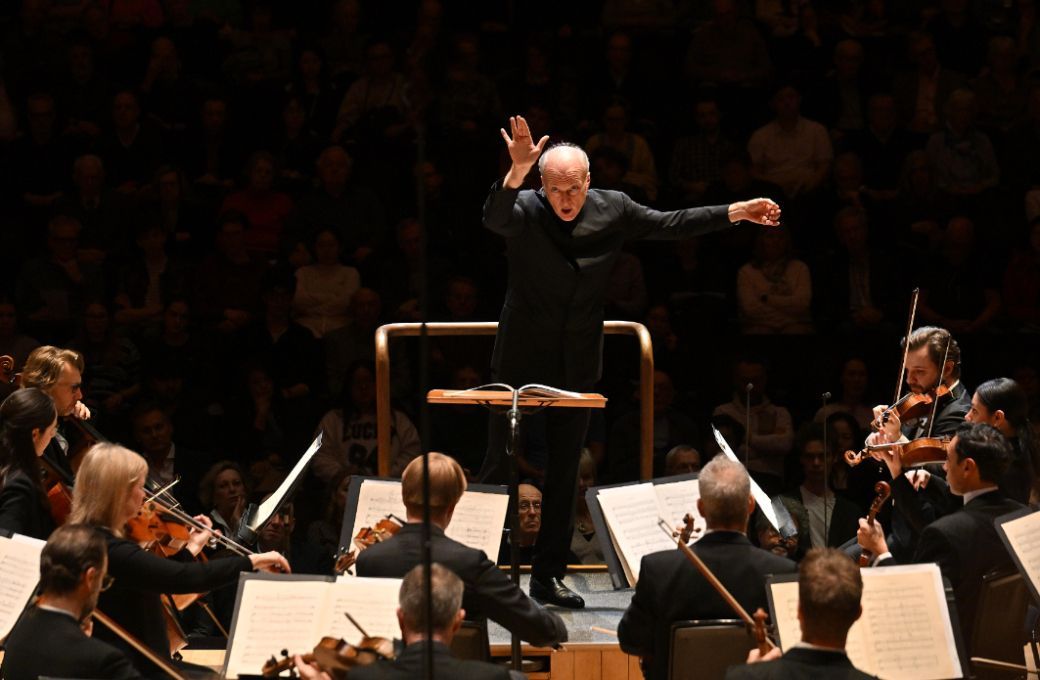 Gianandrea Noseda conducts the London Symphony Orchestra &copy; LSO | Mark Allan