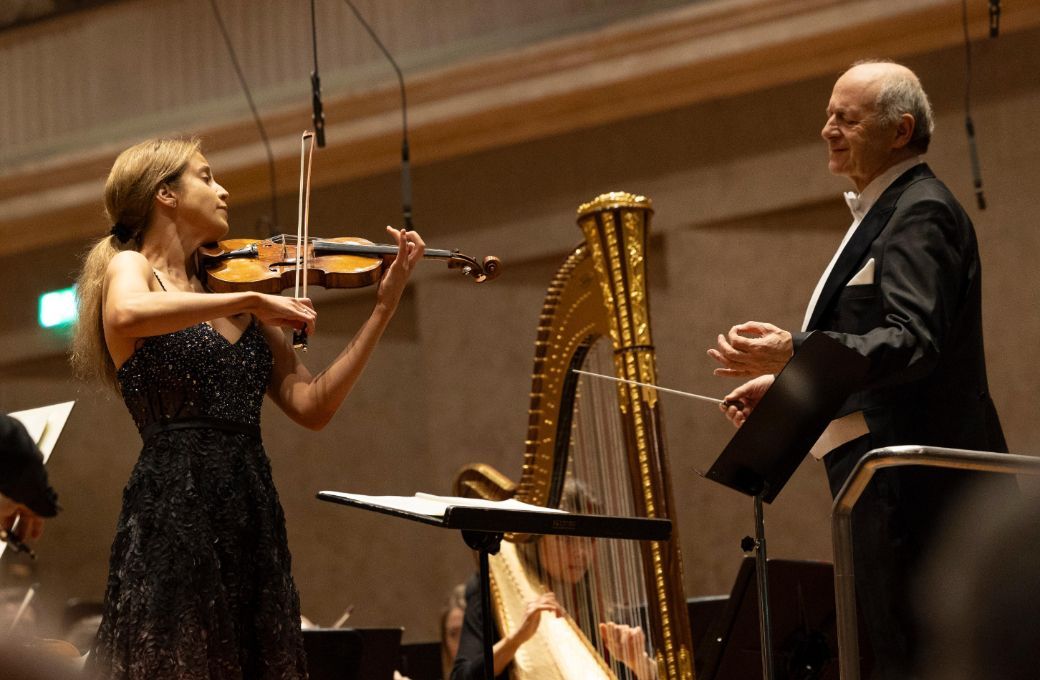 Vilde Frang und Iván Fischer mit dem BRSO © BR | Astrid Ackermann