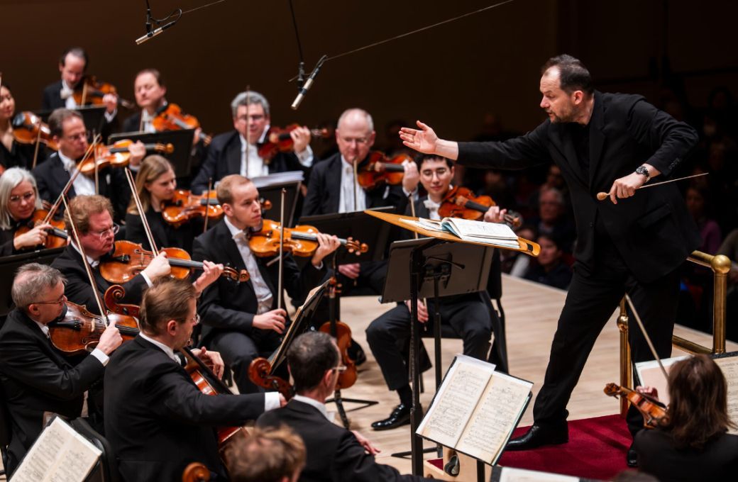 Andris Nelsons conducts the Vienna Philharmonic © Chris Lee