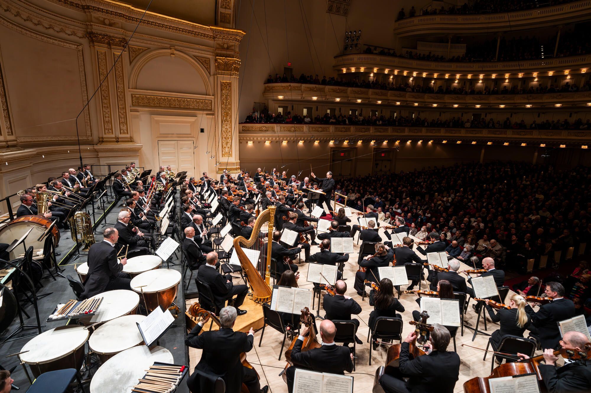 Andris Nelsons conducts the Vienna Philharmonic in Carnegie Hall &copy; Chris Lee