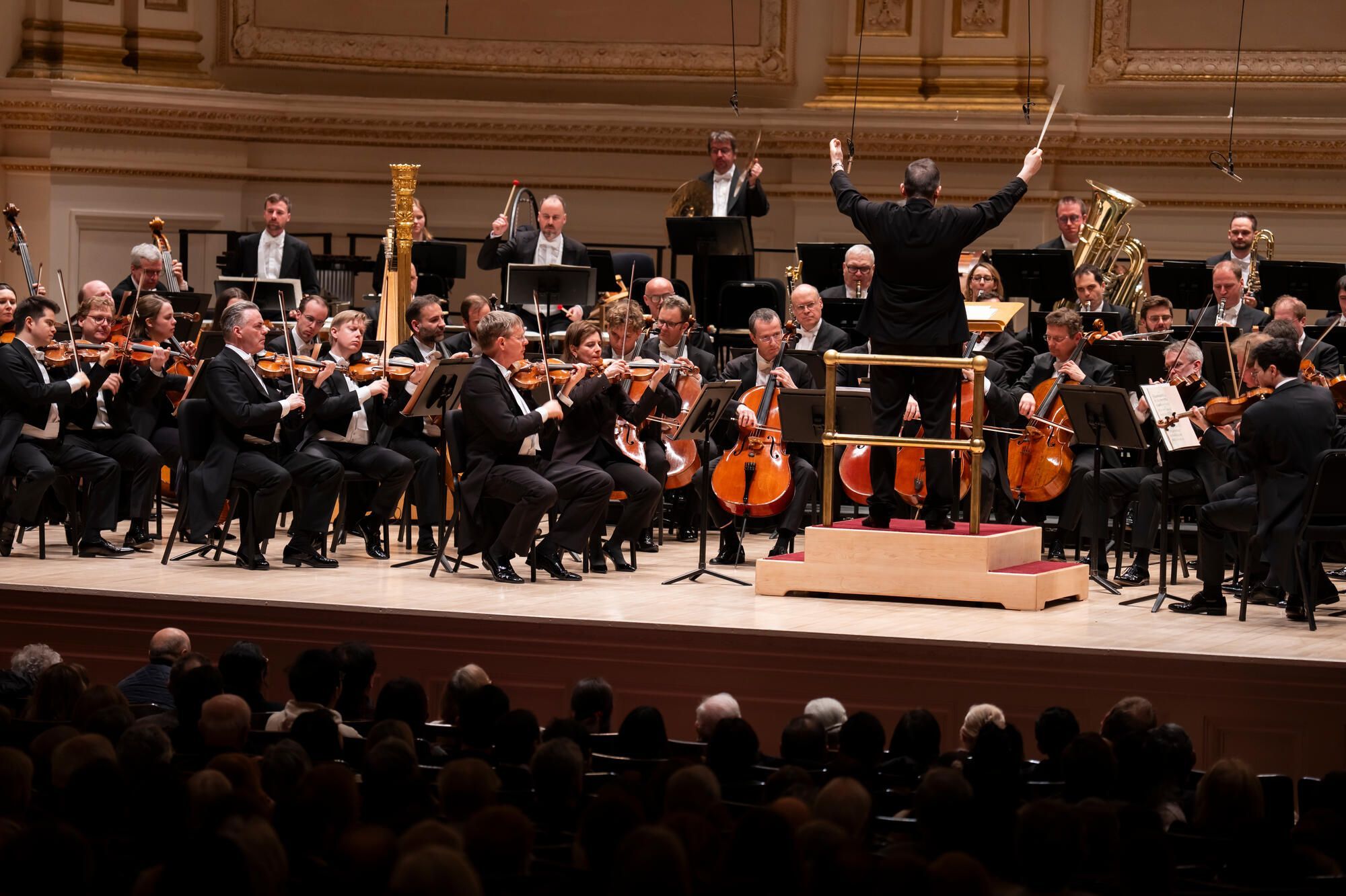 Andris Nelsons conducts the Vienna Philharmonic &copy; Chris Lee