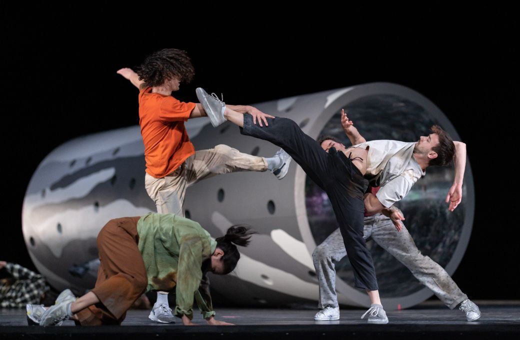 <i>Thr(o)ugh</i> de Damien Jalet &copy; Gr&eacute;gory Batardon