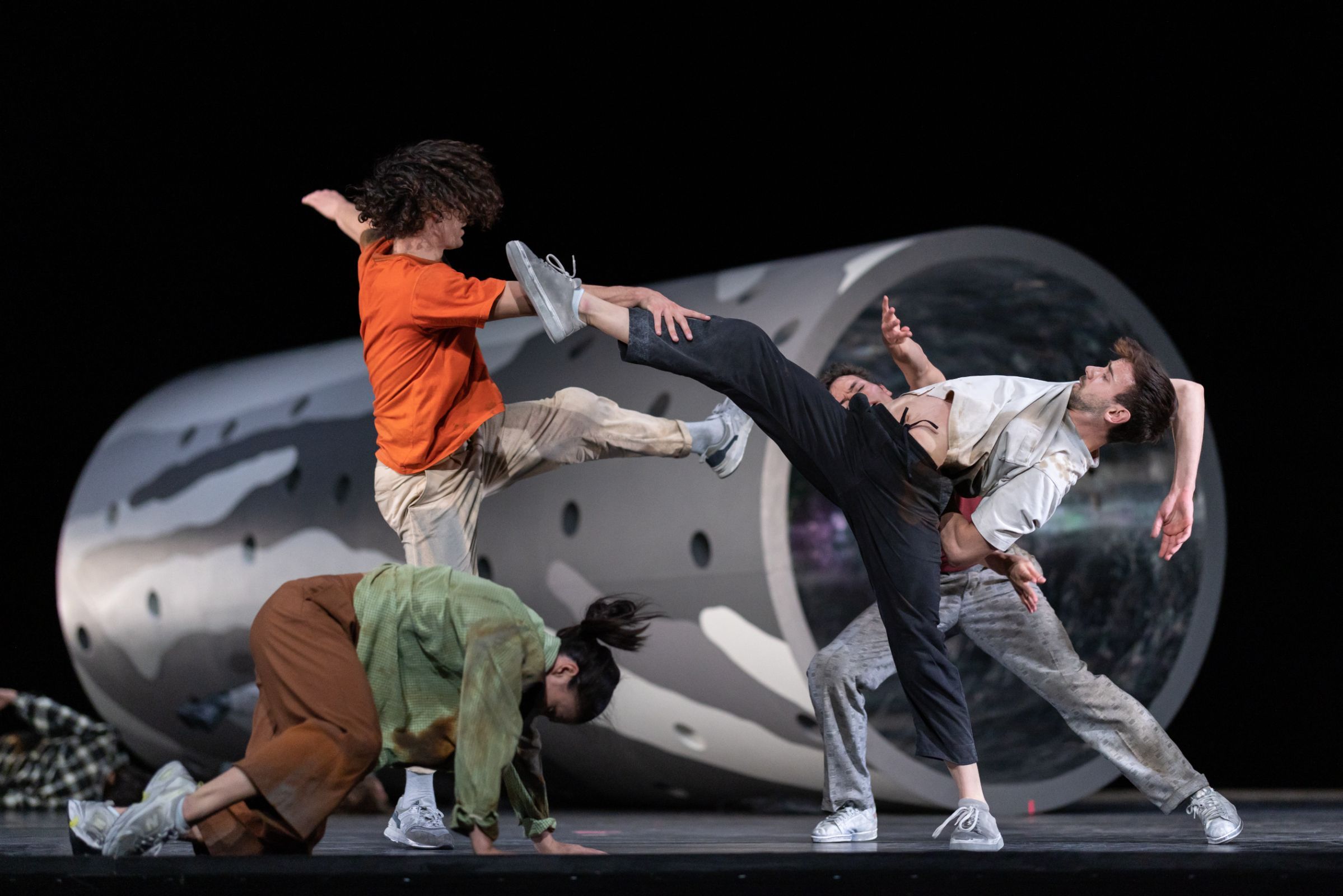 <i>Thr(o)ugh</i> de Damien Jalet &copy; Grégory Batardon