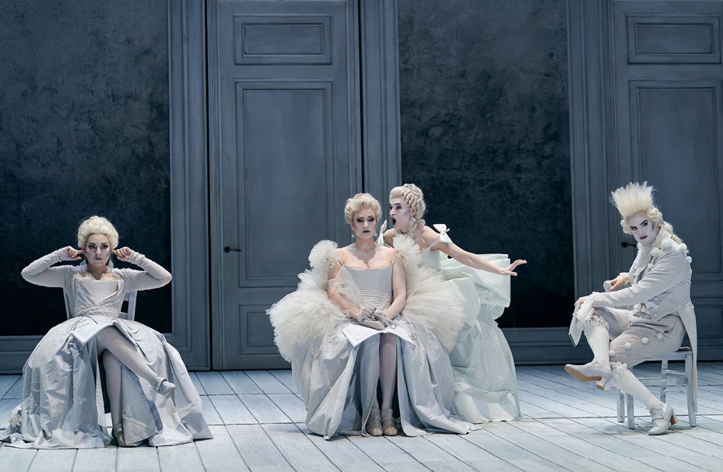 Andrea Carroll (Smorfiosa), Julie Fuchs (Stonatrilla), Serena Gamberoni (Porporina), Josh Lovell &copy; Werner Kmetitsch