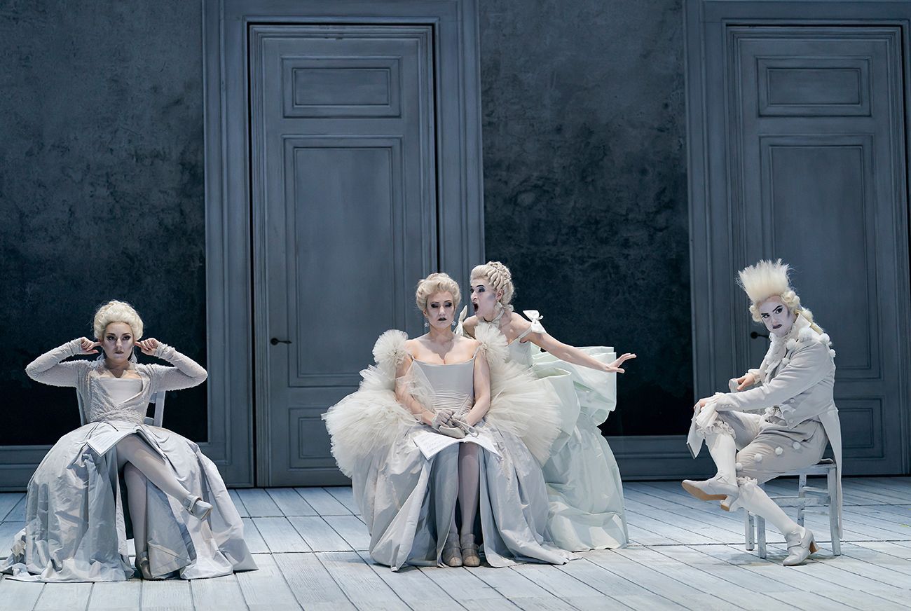 Andrea Carroll (Smorfiosa), Julie Fuchs (Stonatrilla), Serena Gamberoni (Porporina), Josh Lovell &copy; Werner Kmetitsch